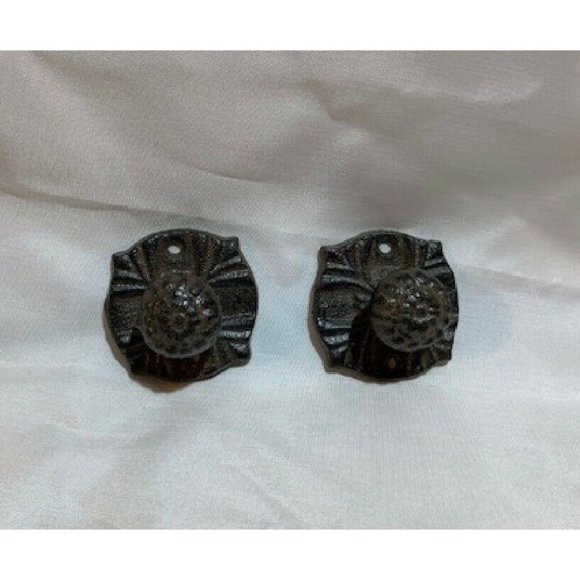 Twelve Vintage Cast Iron Drawer Pull Knob 2 1/4" wide Base Twelve (12) 0184-0062 - Picture 6 of 12